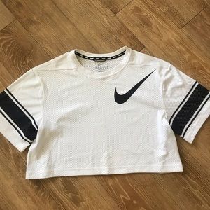 Nike Dri Fit cropped Tee Size M